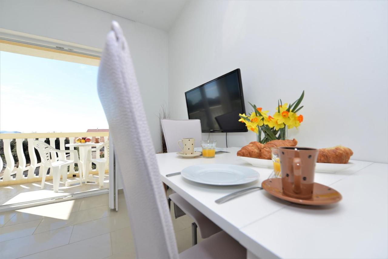 Apartments Verita Pakoštane Exterior foto