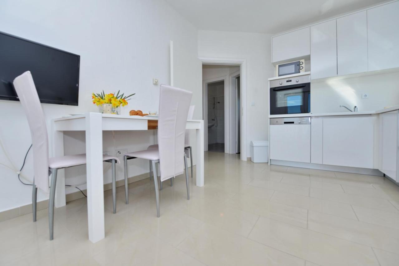 Apartments Verita Pakoštane Exterior foto